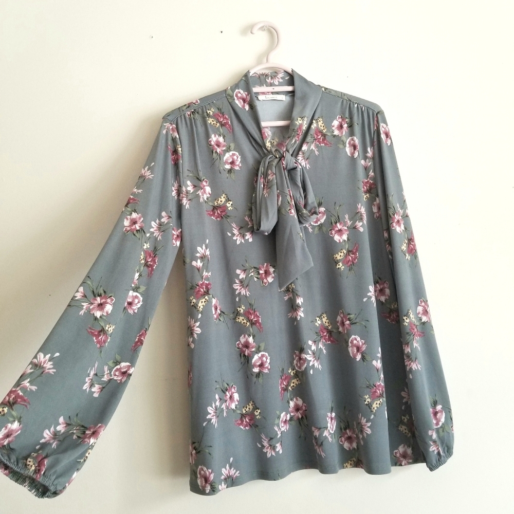 NEW Les Amis Floral Polyester Blouse (S-M)